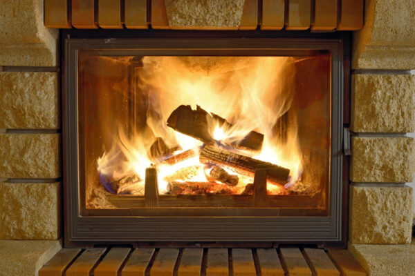 Foc într-un șemineu Foc într-un șemineu