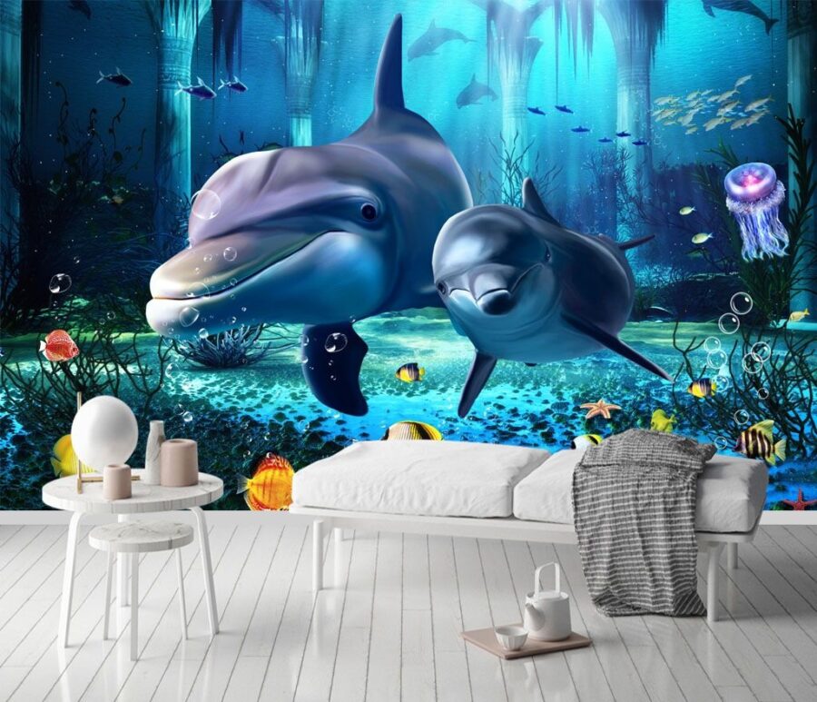 Cuplu de delfini care înoată în mare