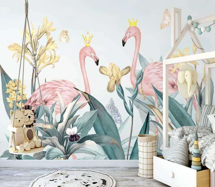 Grup de flamingo cu coroane și flori