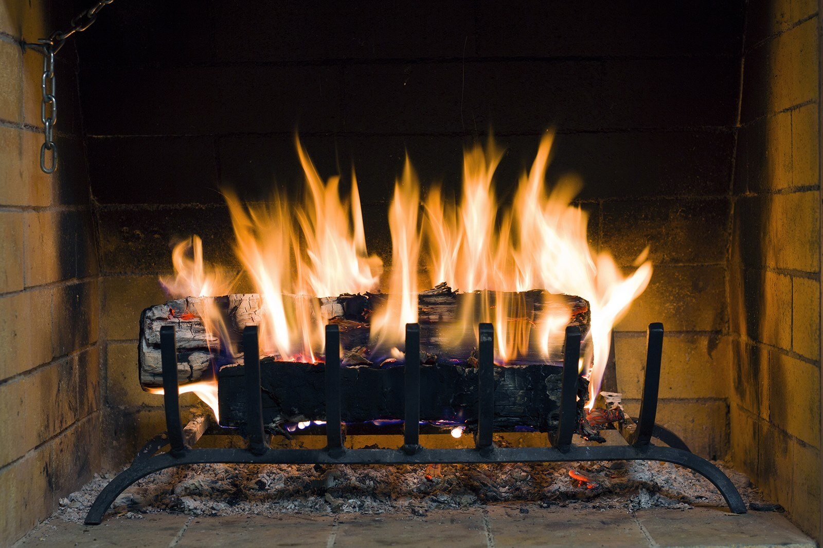 u56584p - Foc într-un șemineu - tegory