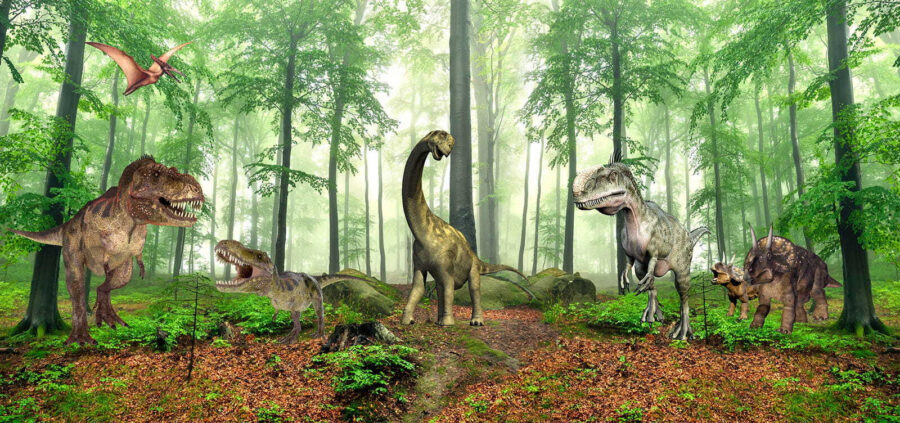 Grup de dinozauri într-o pădure