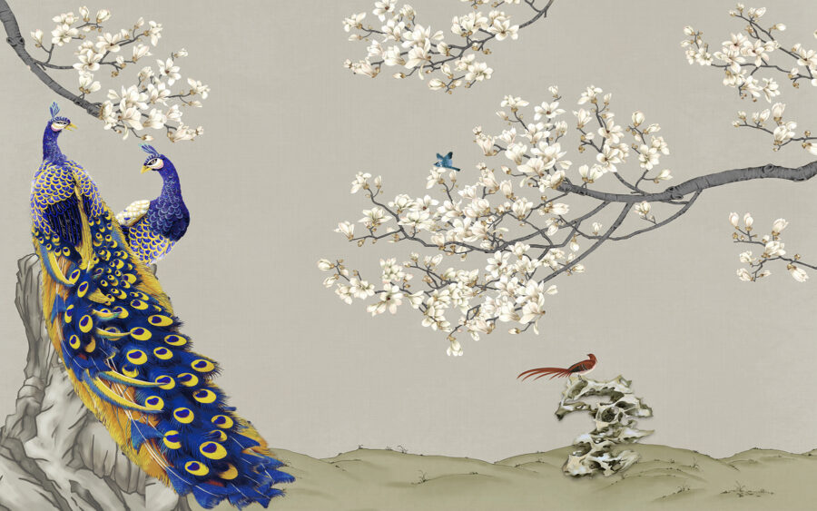 Peacock și păsări pe un copac