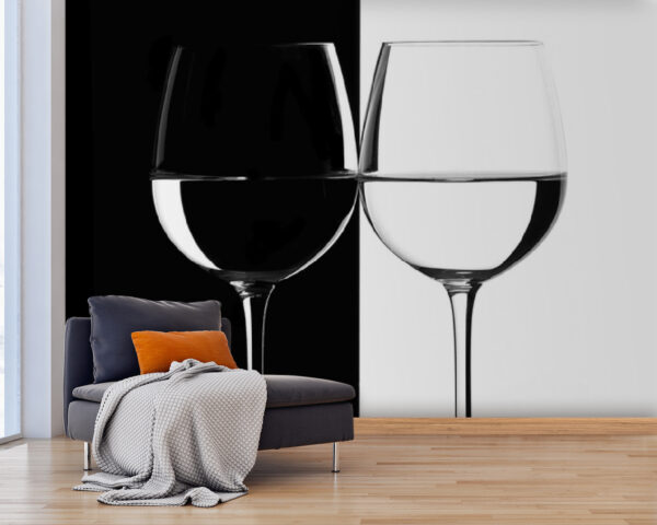 Două pahare de vin cu apă în ele Două pahare de vin cu apă în ele