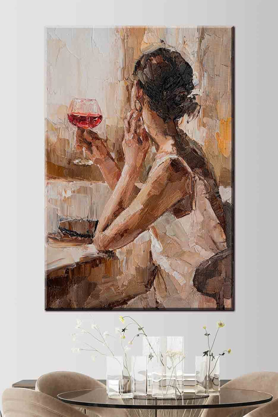 O pictură a unei femei care ține un pahar de vin O pictură a unei femei care ține un pahar de vin