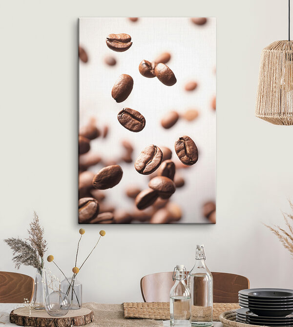 Boabe de cafea care cad în aer Tablouri Boabe de cafea care cad în aer