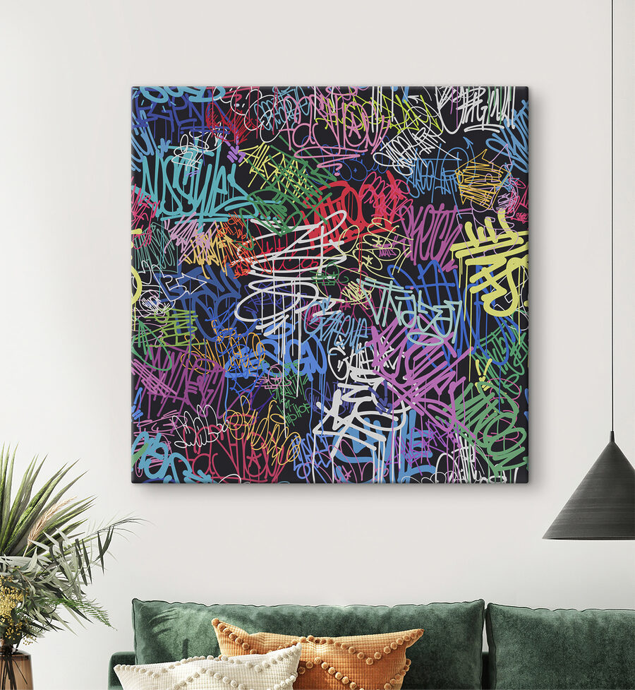 Un graffiti colorat pe un fundal negru Un graffiti colorat pe un fundal negru