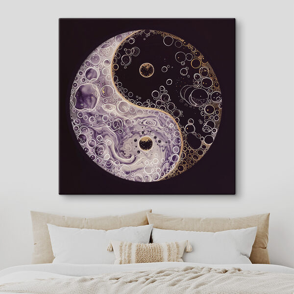 Un simbol yin yang cu bule Un simbol yin yang cu bule