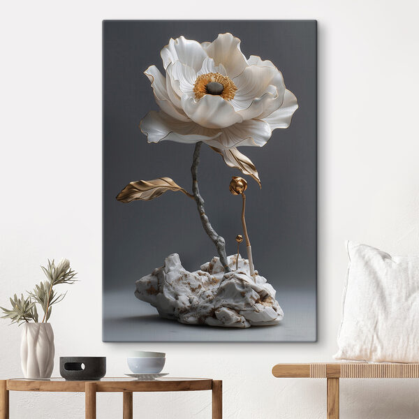 Sculptură florală elegantă din porțelan expusă. Sculptură florală elegantă din porțelan expusă.