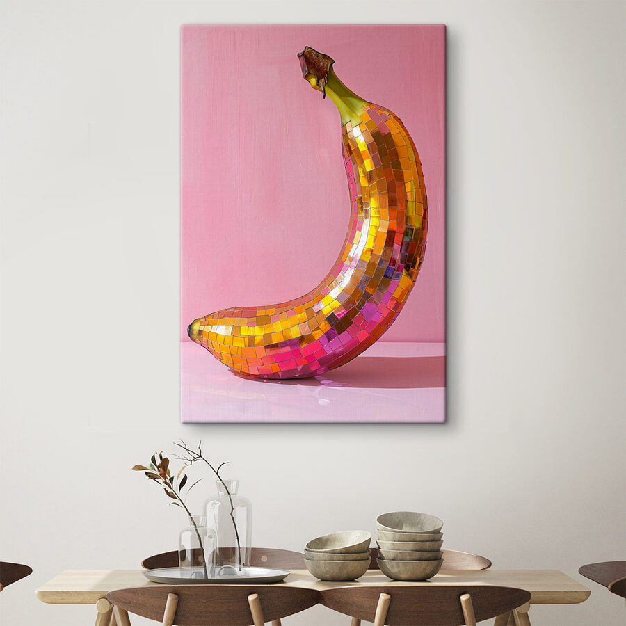 Banană oglindă colorată pe un fundal roz
