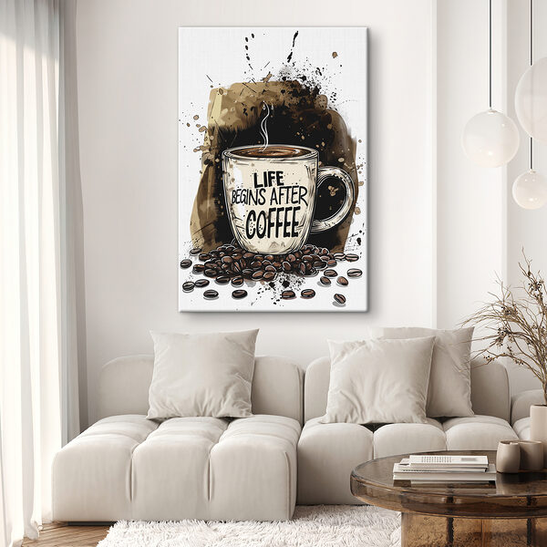 Cană de cafea cu un lichid aburit în ea Cană de cafea cu un lichid aburit în ea