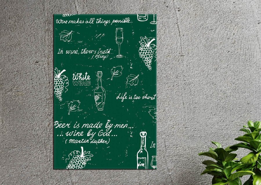 Tablă verde cu text alb și o sticlă de vin