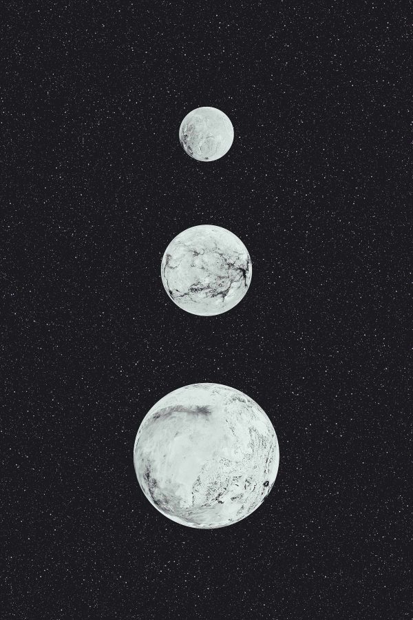 Grup de planete albe într-un rând Grup de planete albe într-un rând