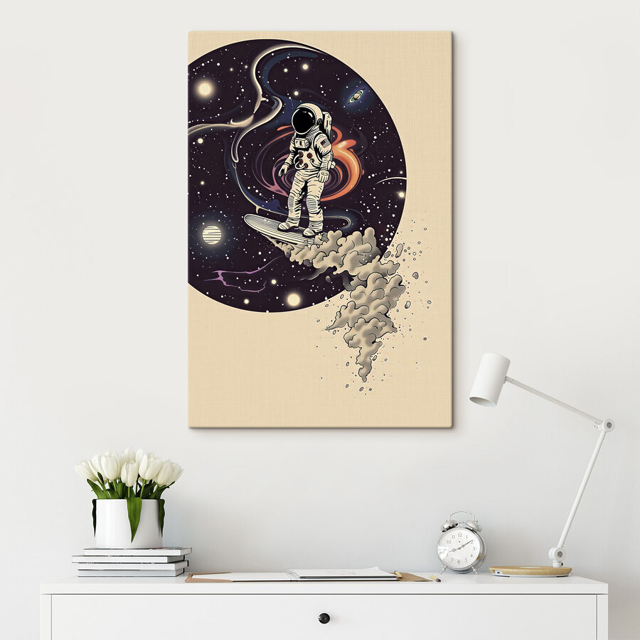 Un astronaut pe o placă de surf în spațiu