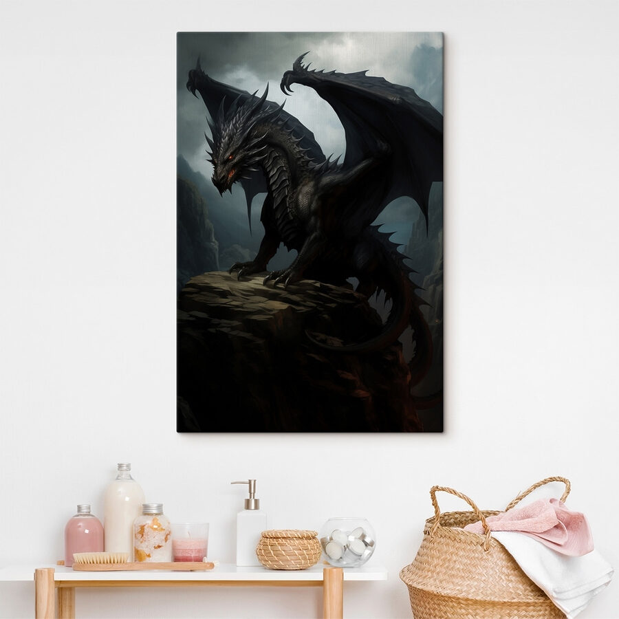 Dragon negru pe o stâncă