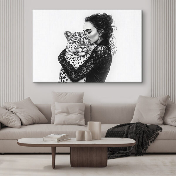 Femeie îmbrățișând un leopard Femeie îmbrățișând un leopard