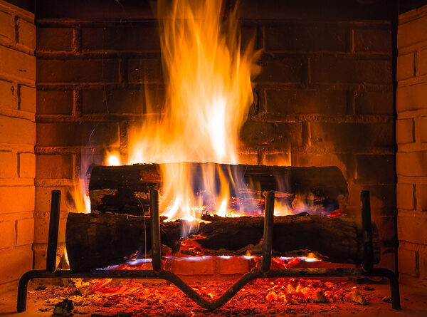 Foc într-un șemineu Foc într-un șemineu