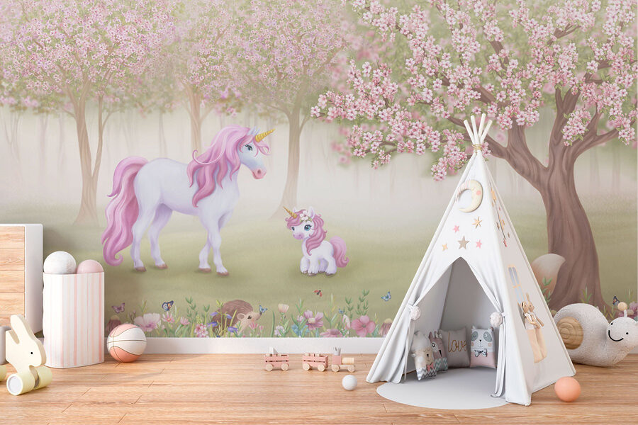 Unicorn și o veveriță într-o pădure