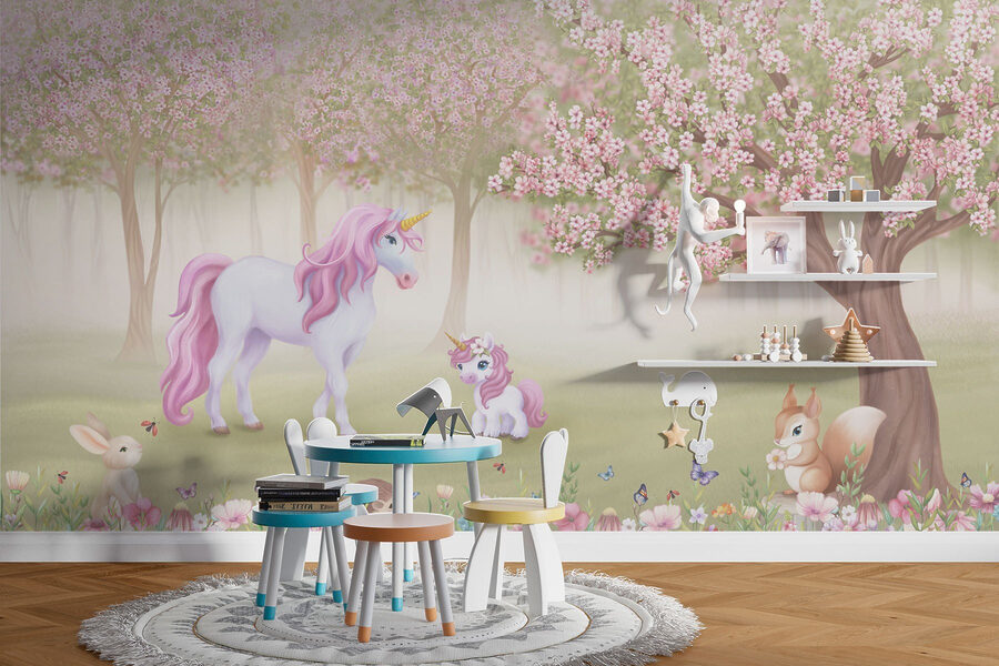 Unicorn și o veveriță într-o pădure