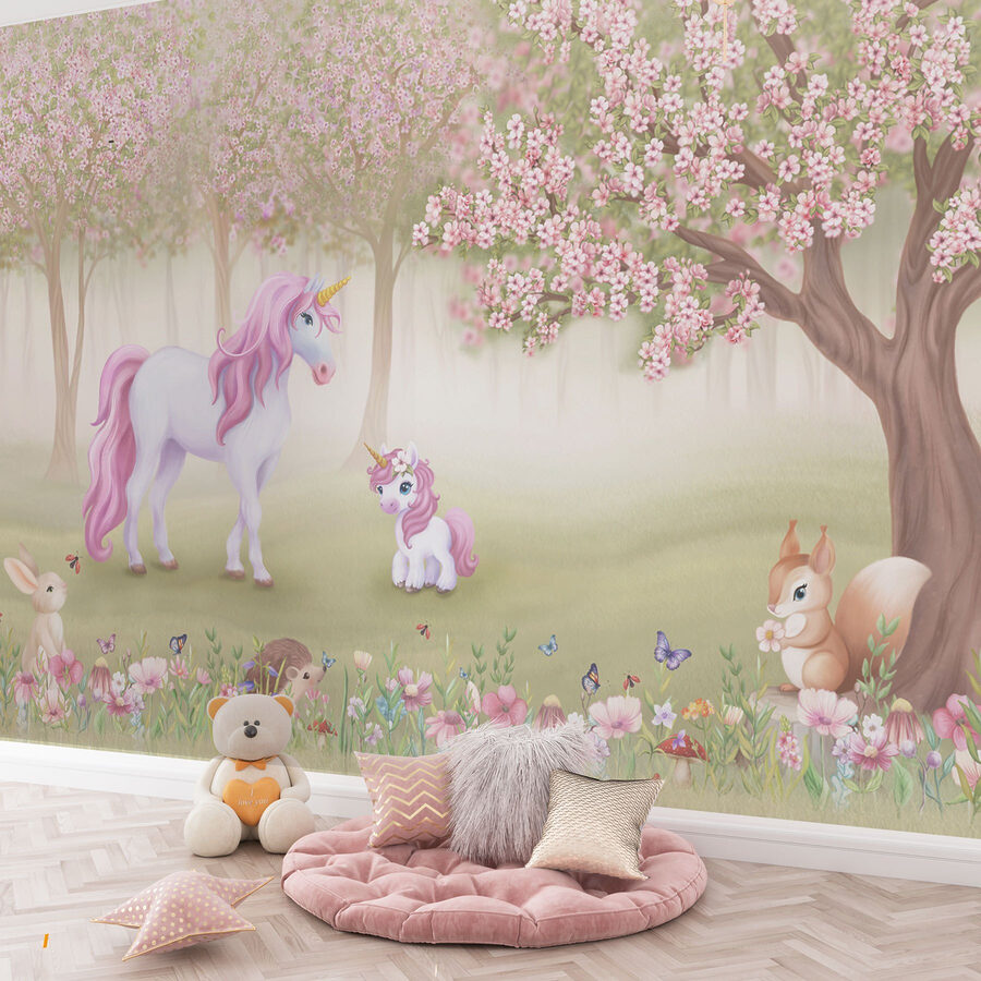 Unicorn și o veveriță într-o pădure