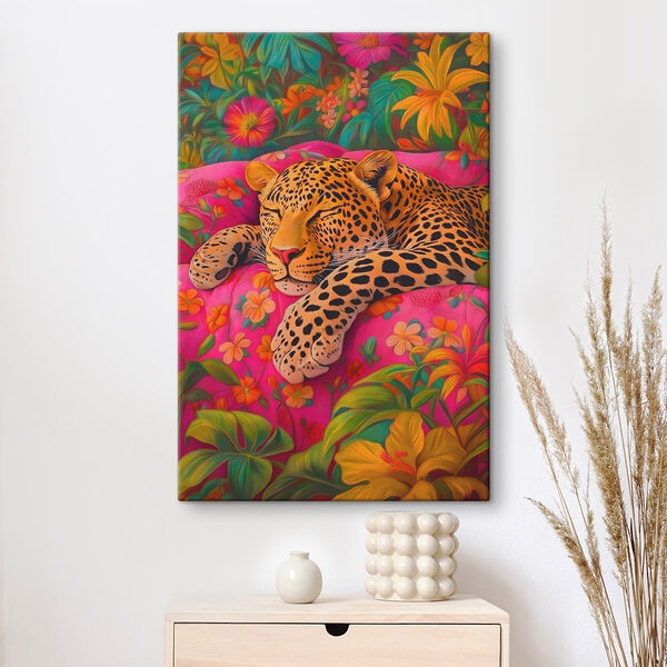Leopard dormind pe o canapea roz Leopard dormind pe o canapea roz