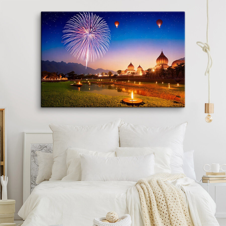 Foc de artificii pe cer deasupra unui iaz