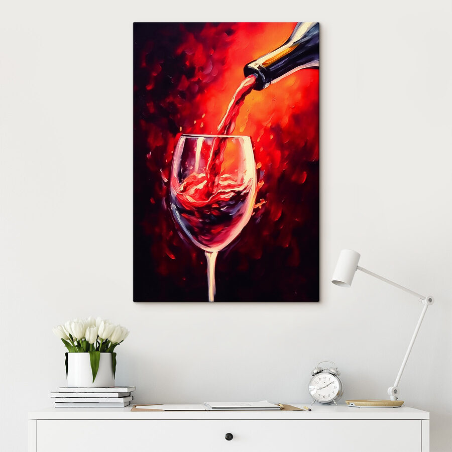 Vin turnat într-un pahar