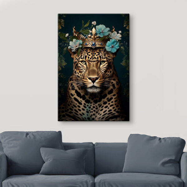 Leopard cu o coroană și flori Leopard cu o coroană și flori