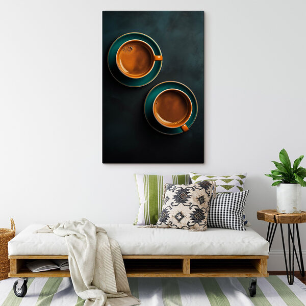 Două cești de cafea pe farfurioare Două cești de cafea pe farfurioare