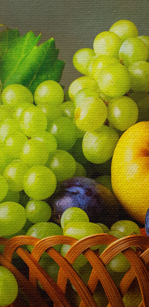 Coș de fructe pe o masă Coș de fructe pe o masă