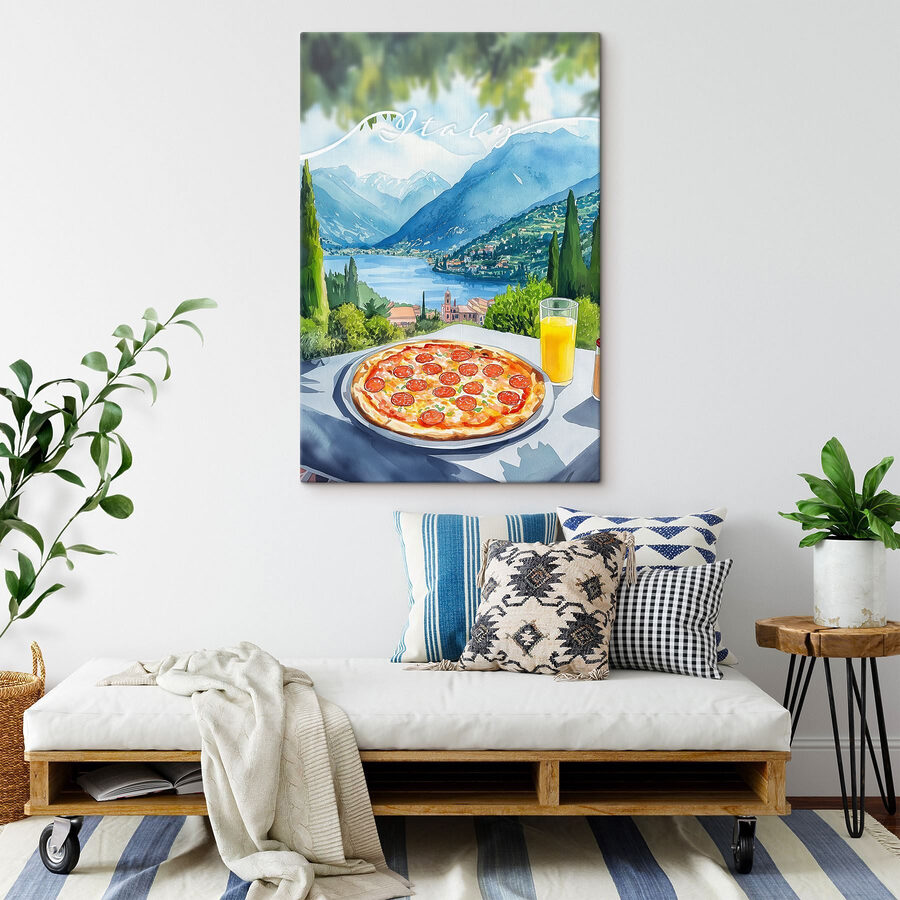 Pizza și suc pe o masă cu munți și copaci Pizza și suc pe o masă cu munți și copaci