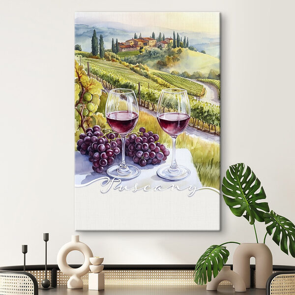 Pahare de vin și struguri pe o masă Pahare de vin și struguri pe o masă