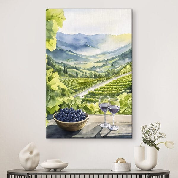 Pictură de pahare de vin și struguri pe o masă în fața unei podgorii Pictură de pahare de vin și struguri pe o masă în fața unei podgorii