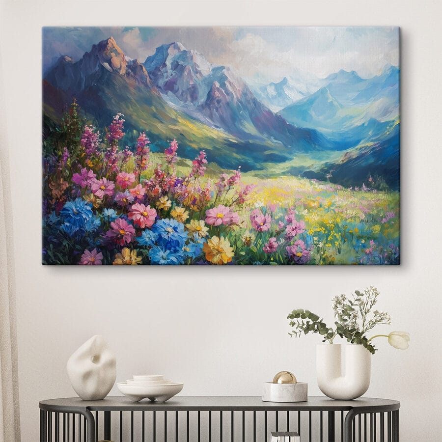 Pictura de flori într-un câmp cu munți în fundal
