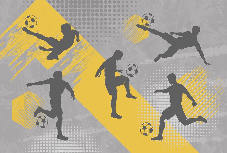 Grup de bărbați care joacă fotbal