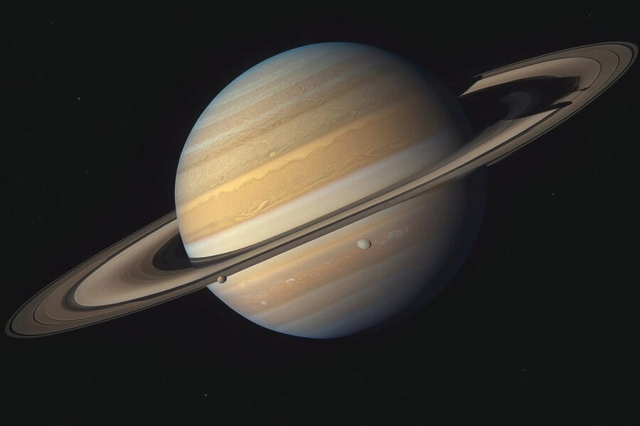Planetă cu inele în jurul ei
