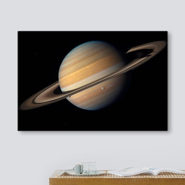 Planetă cu inele în jurul ei Planetă cu inele în jurul ei