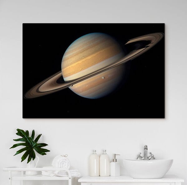 Planetă cu inele în jurul ei Planetă cu inele în jurul ei