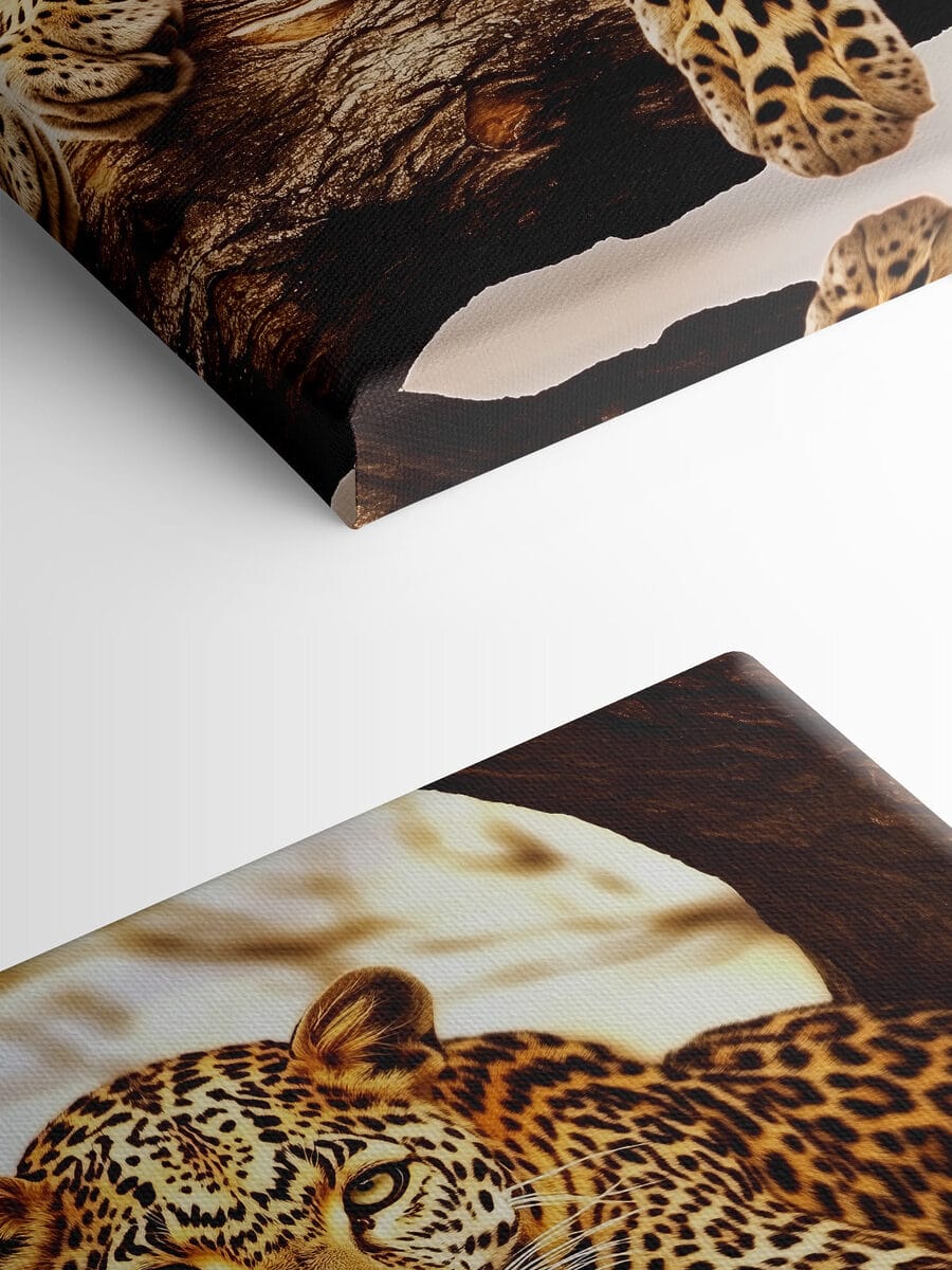 Leopard întins pe o creangă de copac