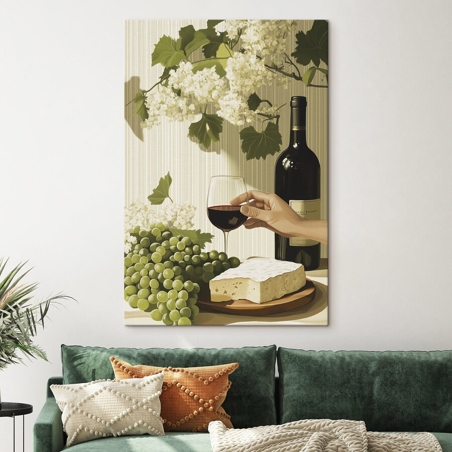 O mână care ține un pahar de vin lângă o sticlă de vin