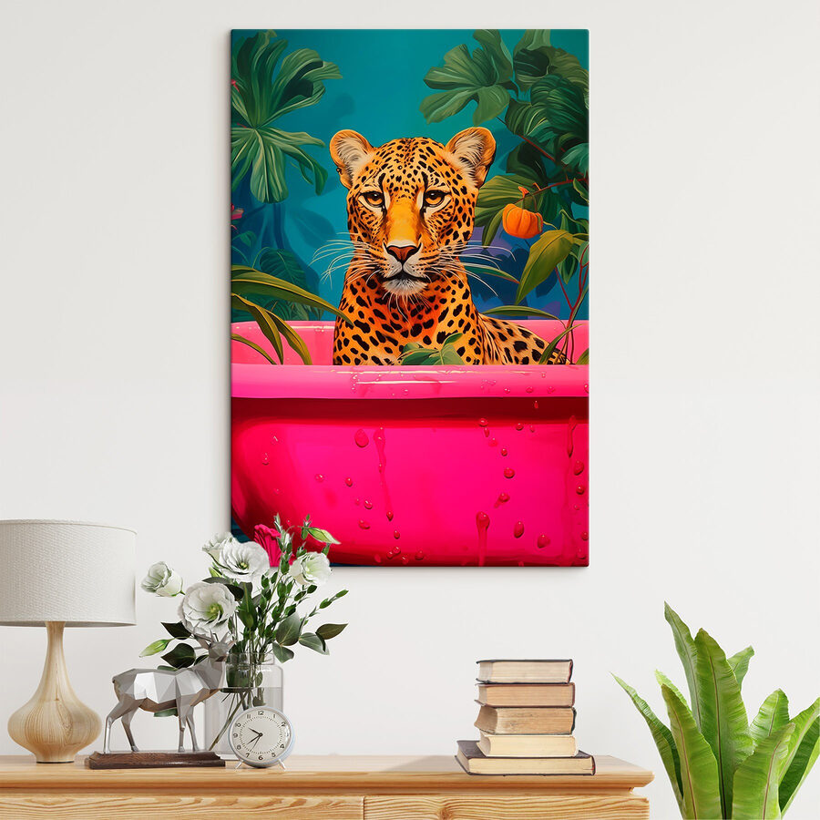 Cheetah într-o cadă roz cu plante