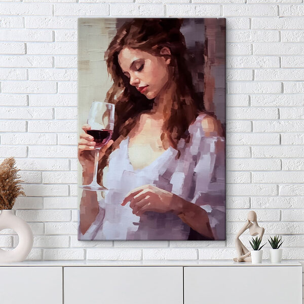 Femeie care ține un pahar de vin Femeie care ține un pahar de vin