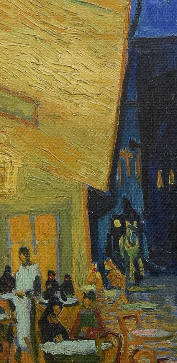 O pictură a unei străzi cu mese și scaune O pictură a unei străzi cu mese și scaune