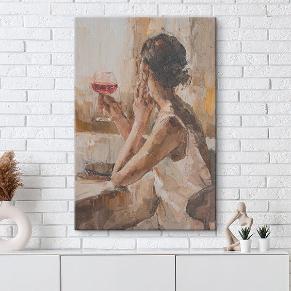 O pictură a unei femei care ține un pahar de vin O pictură a unei femei care ține un pahar de vin