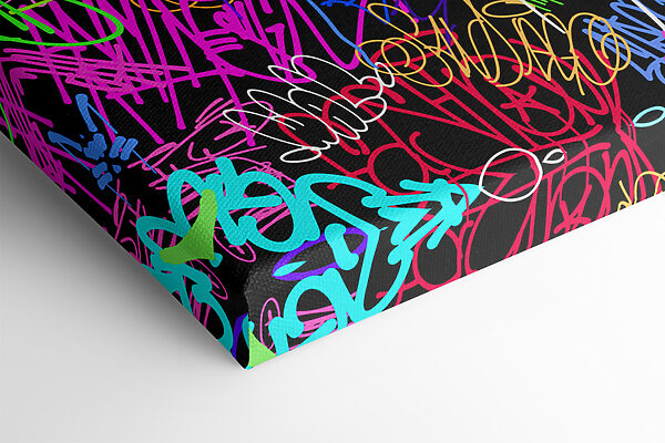 Un graffiti colorat pe un fundal negru Un graffiti colorat pe un fundal negru