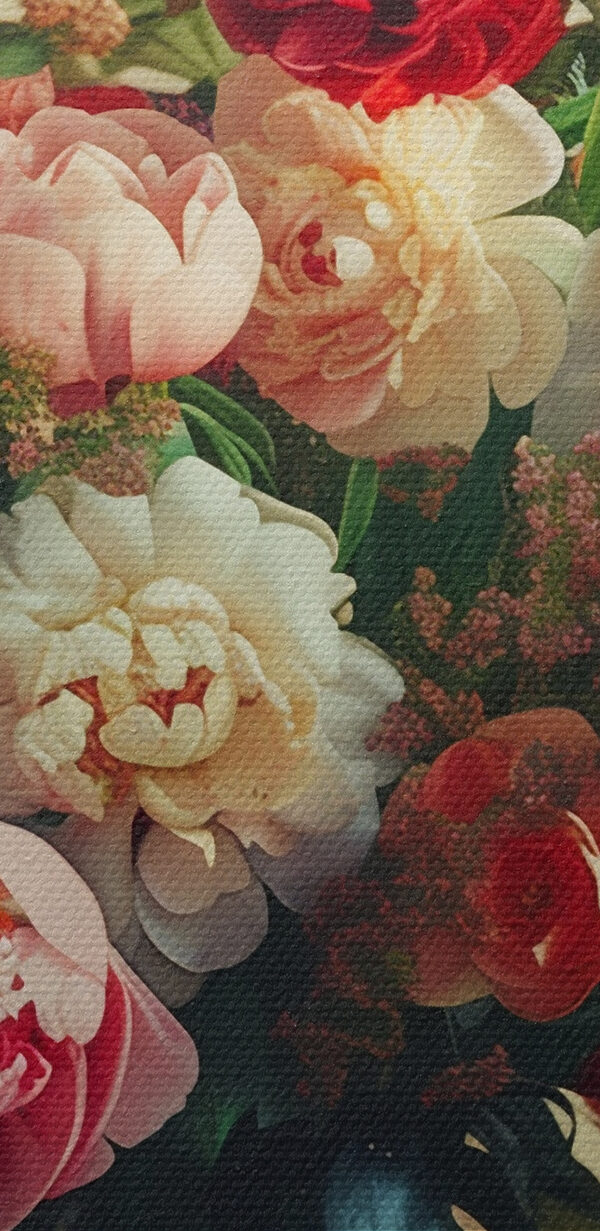 O vază de flori pe o masă O vază de flori pe o masă