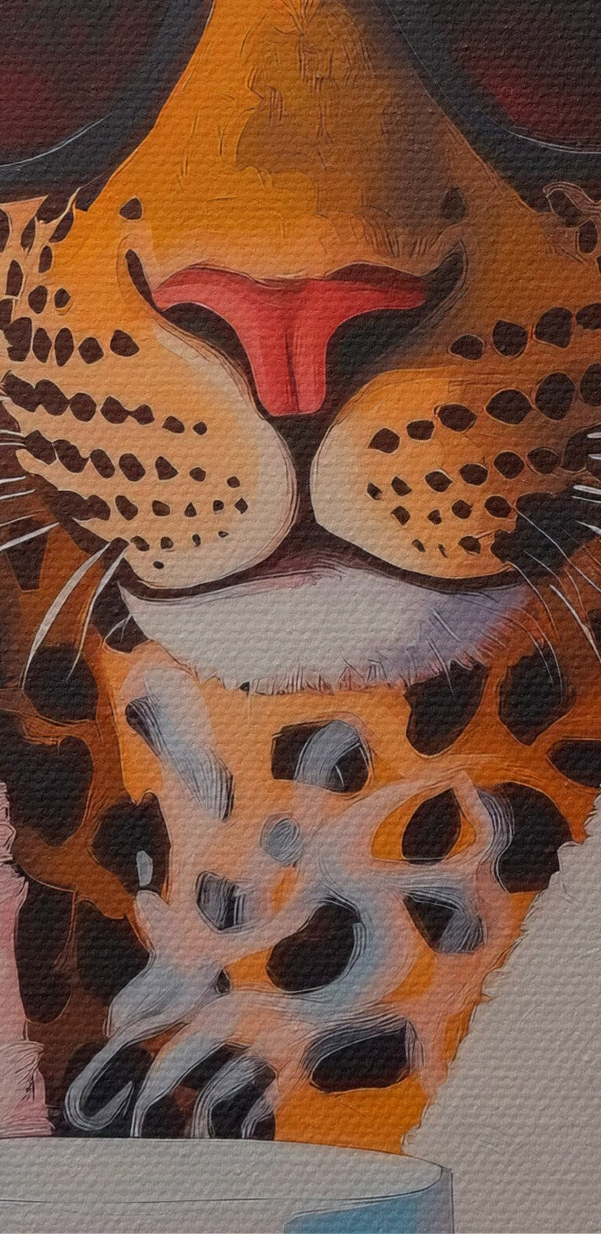 Pictura unui leopard care poartă un halat și ochelari de soare și ține o ceașcă