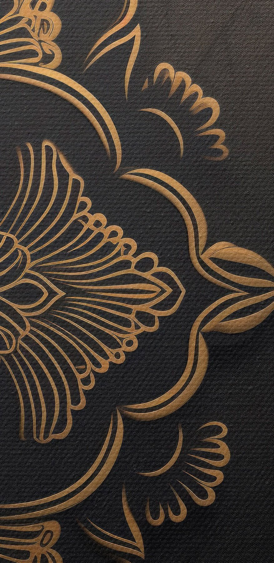 Design floral intricat pe fundal închis