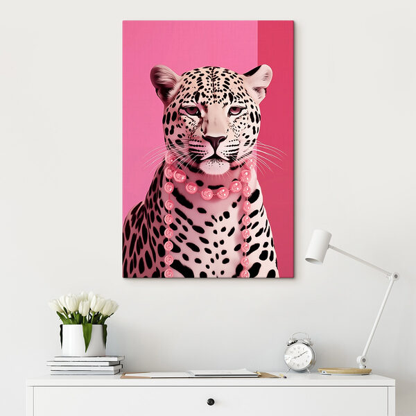 Leopard cu un colier Leopard cu un colier