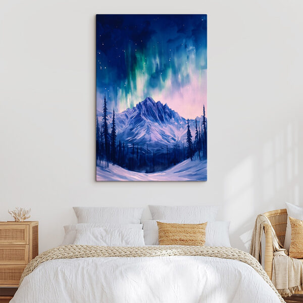 Pictura unui munte cu copaci și aurora boreală Pictura unui munte cu copaci și aurora boreală