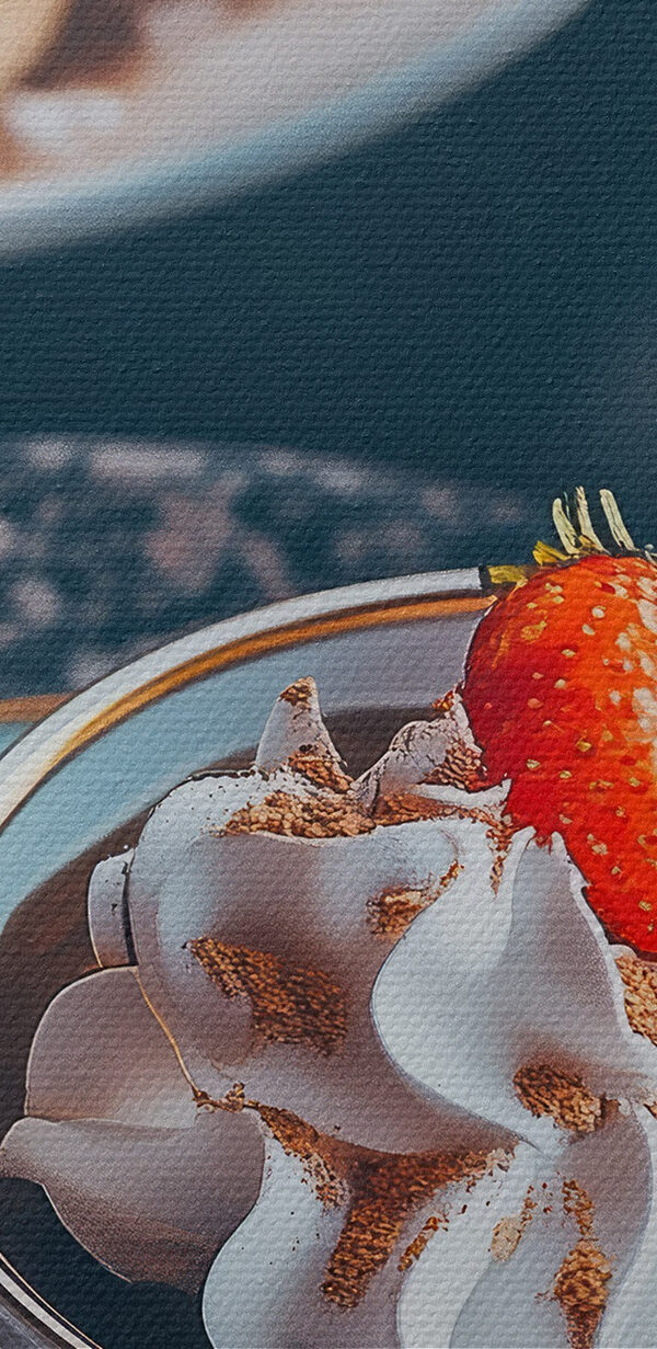 Ceașcă de cafea cu frișcă și căpșuni Ceașcă de cafea cu frișcă și căpșuni